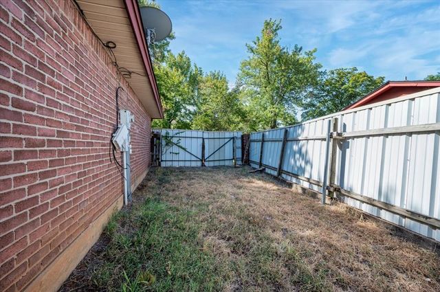 505 Meadowlake Drive, Noble, OK 73068