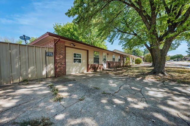 505 Meadowlake Drive, Noble, OK 73068
