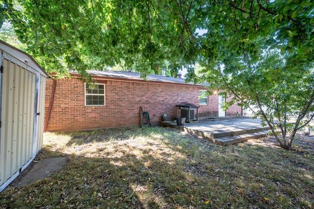 505 Meadowlake Drive, Noble, OK 73068