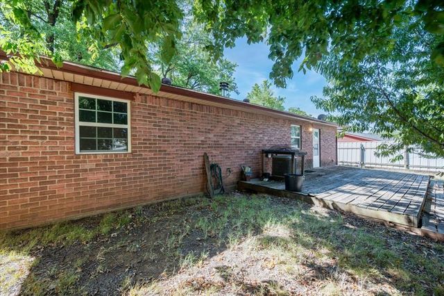 505 Meadowlake Drive, Noble, OK 73068