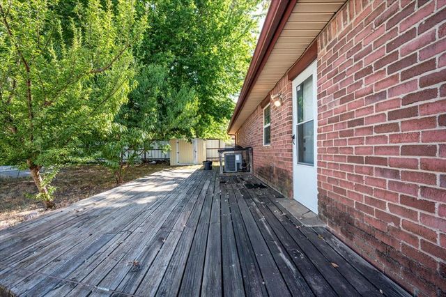 505 Meadowlake Drive, Noble, OK 73068