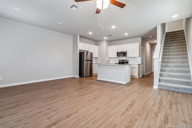 3920 Abbott Pass, St Hedwig, TX 78152