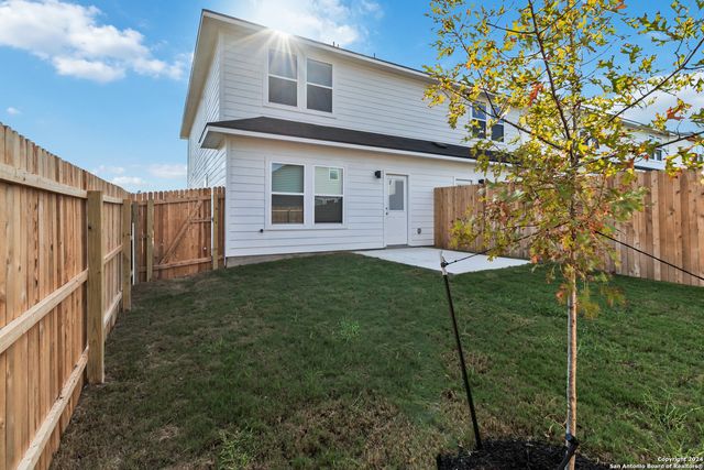 3920 Abbott Pass, St Hedwig, TX 78152