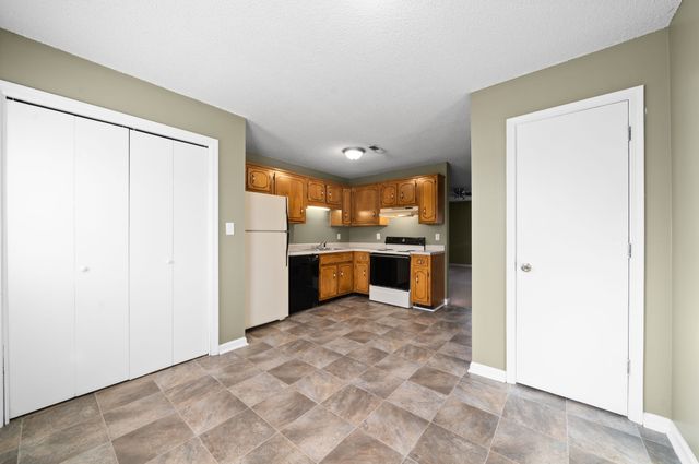 2450 Caroline Dr Apt F, Clarksville, TN 37042