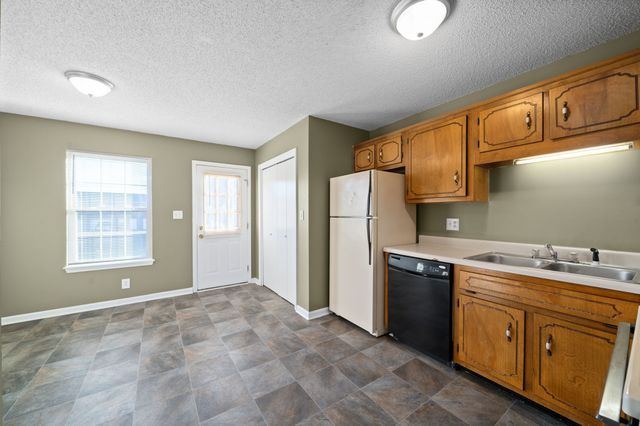 2450 Caroline Dr Apt F, Clarksville, TN 37042