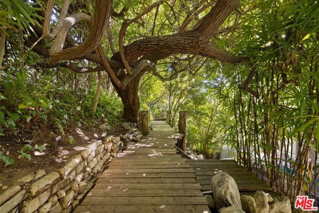 214 S Beverly Glen Boulevard, Los Angeles, CA 90024