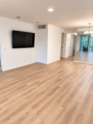 4242 DESTE Court 201, Lake Worth, FL 33467