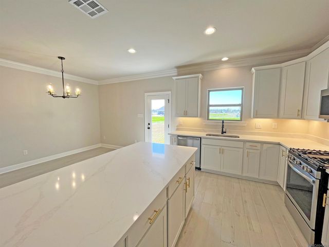 1211 Lakehaven Dr, Gonzales, LA 70737