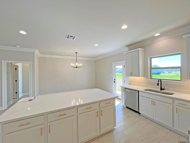 1211 Lakehaven Dr, Gonzales, LA 70737