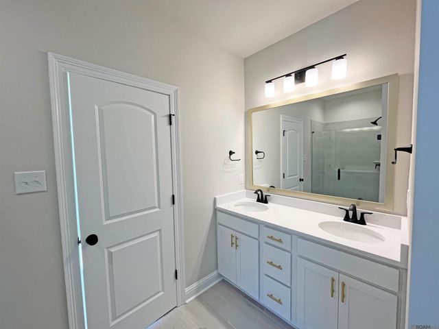 1211 Lakehaven Dr, Gonzales, LA 70737