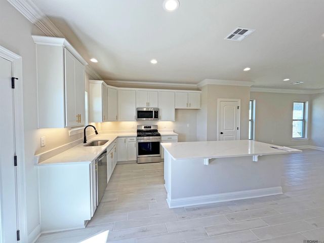 1211 Lakehaven Dr, Gonzales, LA 70737