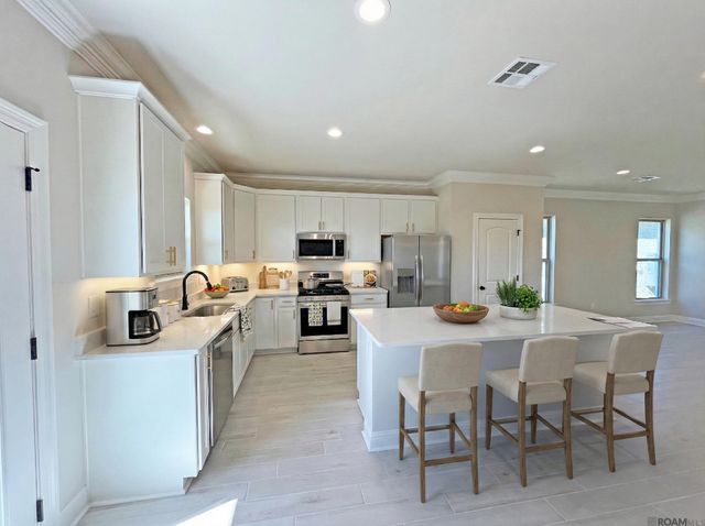 1211 Lakehaven Dr, Gonzales, LA 70737