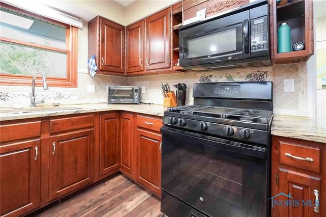 28741 White Road, Perrysburg, OH 43551