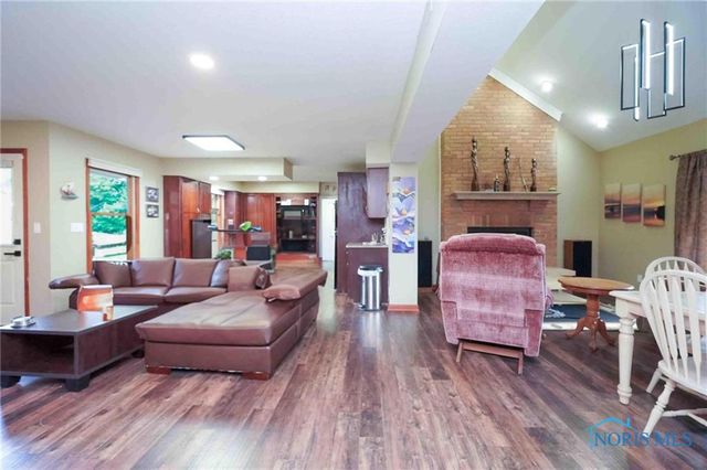 28741 White Road, Perrysburg, OH 43551