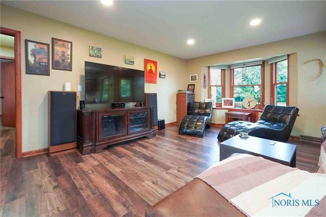 28741 White Road, Perrysburg, OH 43551