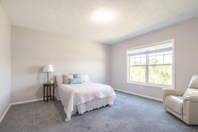 166 Stone Hill Dr 166, Northbridge, MA 01588