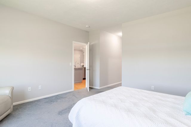 166 Stone Hill Dr 166, Northbridge, MA 01588