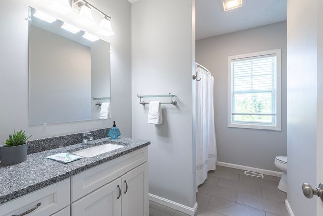166 Stone Hill Dr 166, Northbridge, MA 01588