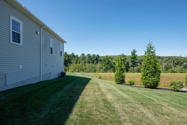 166 Stone Hill Dr 166, Northbridge, MA 01588