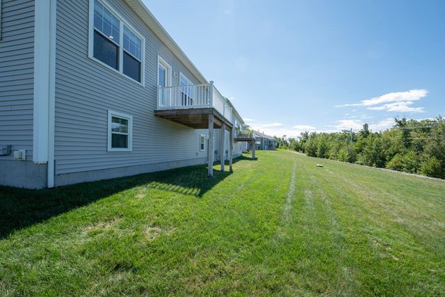166 Stone Hill Dr 166, Northbridge, MA 01588