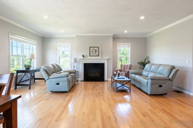 166 Stone Hill Dr 166, Northbridge, MA 01588