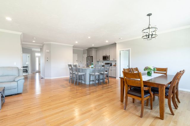 166 Stone Hill Dr 166, Northbridge, MA 01588