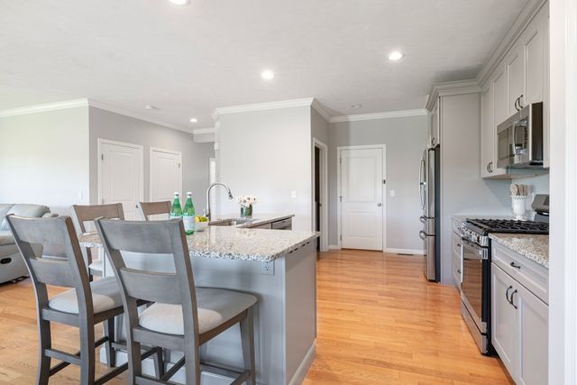 166 Stone Hill Dr 166, Northbridge, MA 01588
