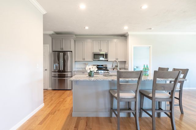 166 Stone Hill Dr 166, Northbridge, MA 01588