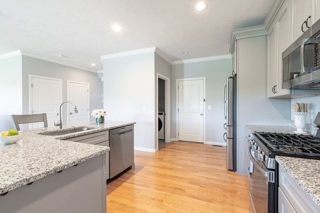 166 Stone Hill Dr 166, Northbridge, MA 01588