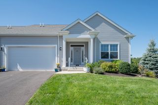 166 Stone Hill Dr 166, Northbridge, MA 01588