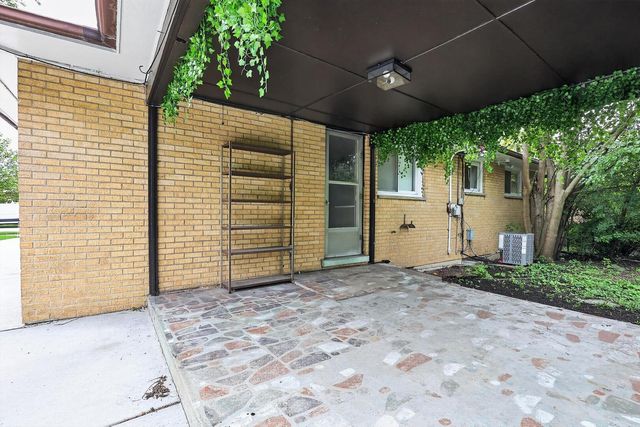 9231 N Lowell Avenue, Skokie, IL 60076