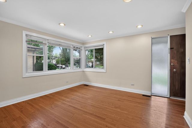 9231 N Lowell Avenue, Skokie, IL 60076