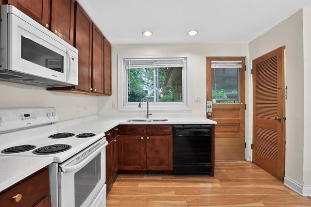 9231 N Lowell Avenue, Skokie, IL 60076