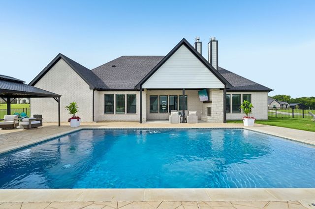 1065 Julian Drive, Van Alstyne, TX 75495