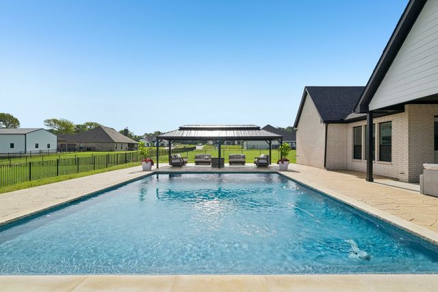 1065 Julian Drive, Van Alstyne, TX 75495