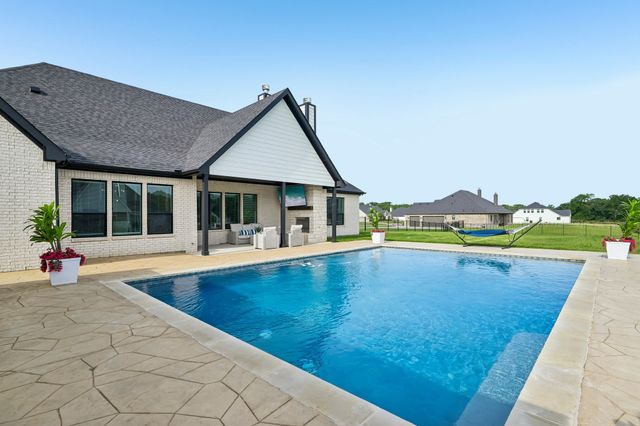 1065 Julian Drive, Van Alstyne, TX 75495