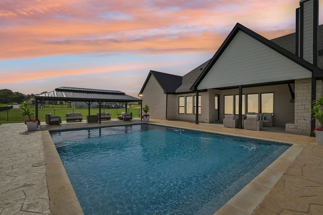 1065 Julian Drive, Van Alstyne, TX 75495