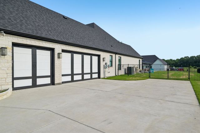 1065 Julian Drive, Van Alstyne, TX 75495
