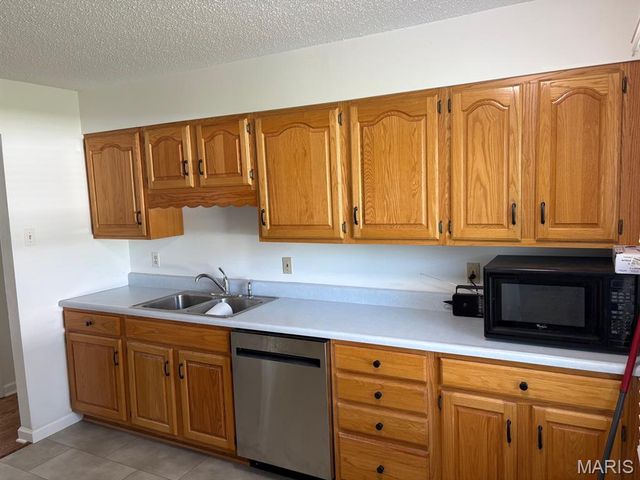 1020 Meadow Lane, St Charles, MO 63303