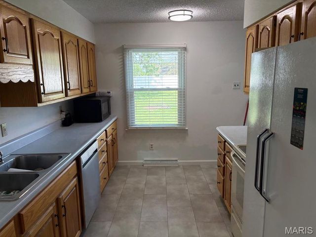 1020 Meadow Lane, St Charles, MO 63303