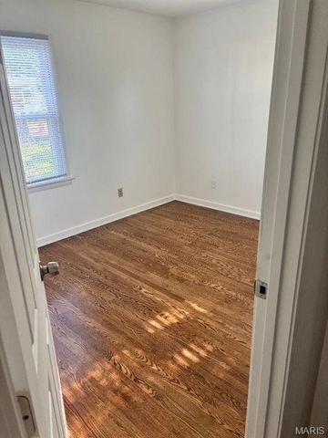 1020 Meadow Lane, St Charles, MO 63303