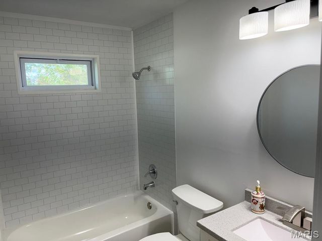 1020 Meadow Lane, St Charles, MO 63303
