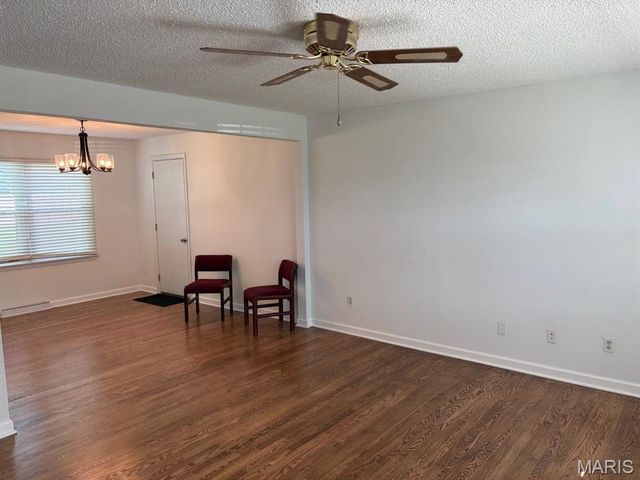 1020 Meadow Lane, St Charles, MO 63303
