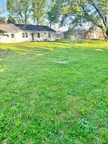 1020 Meadow Lane, St Charles, MO 63303