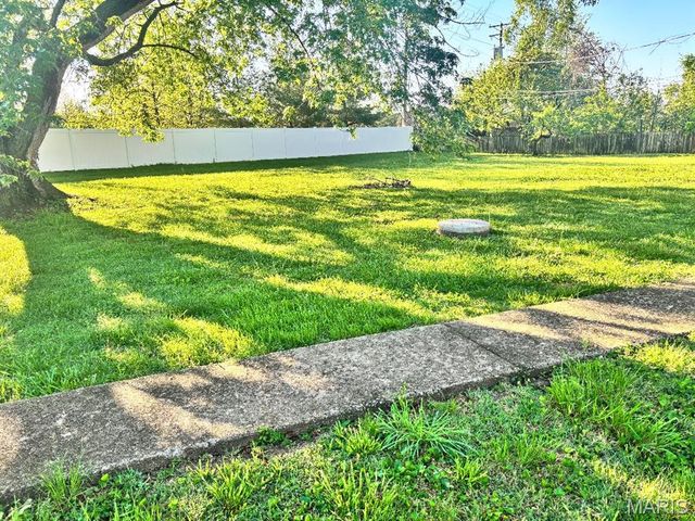 1020 Meadow Lane, St Charles, MO 63303