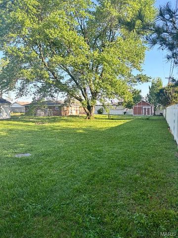 1020 Meadow Lane, St Charles, MO 63303