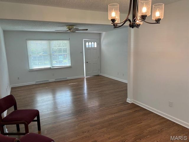 1020 Meadow Lane, St Charles, MO 63303