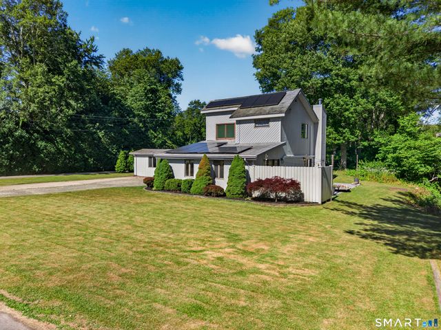 10 Herster Drive, East Lyme, CT 06357
