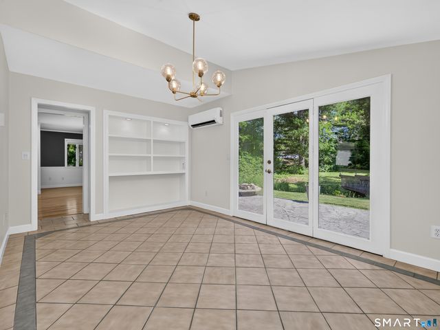 10 Herster Drive, East Lyme, CT 06357