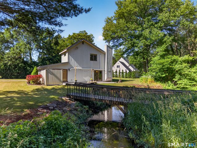 10 Herster Drive, East Lyme, CT 06357